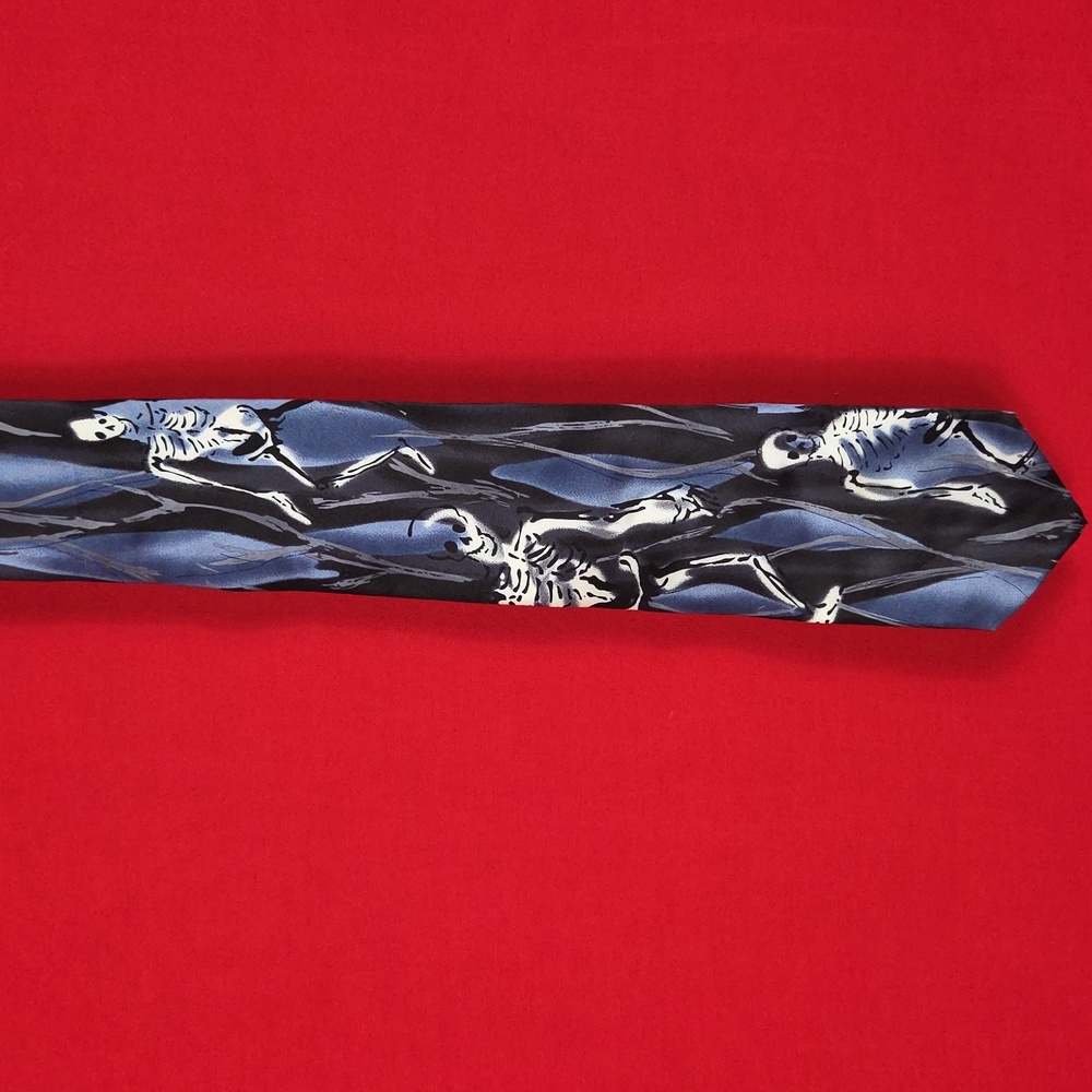 J GARCIA Who‎ Goes There? Silk Tie Skeleton